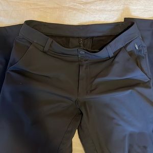 Mens LuLuLemon Commission Classic fit pants. Size 30x32. Obsidian (Dark Grey)